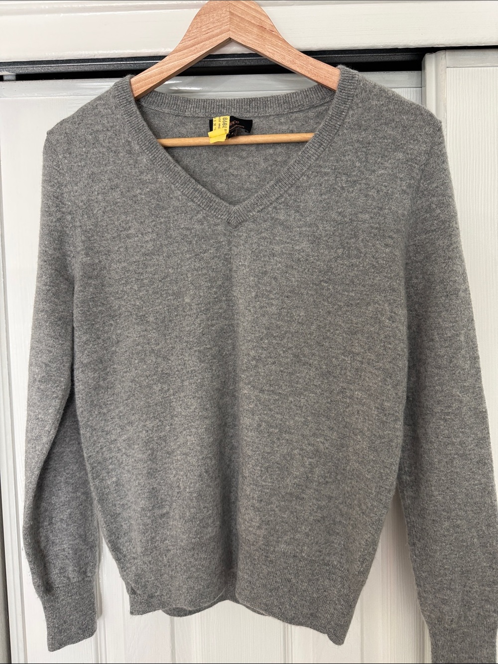Quince Women's V-Neck Cashmere Sweater - Gray